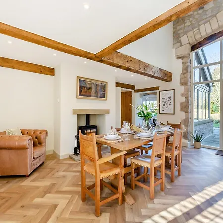 Badger Hill Barn بيت للعطل
